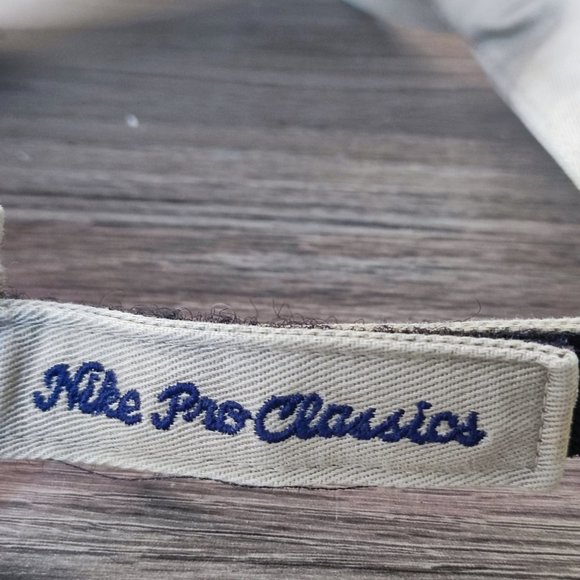 Nike pro classic visor hat cream colour women's - Picture 3 of 5